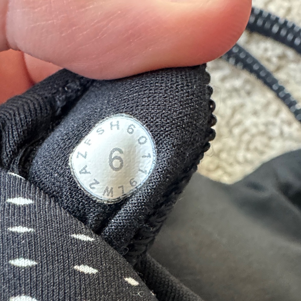 Lululemon Energy Bra in Black and White Women’s Size 6 - Picture 5 of 7